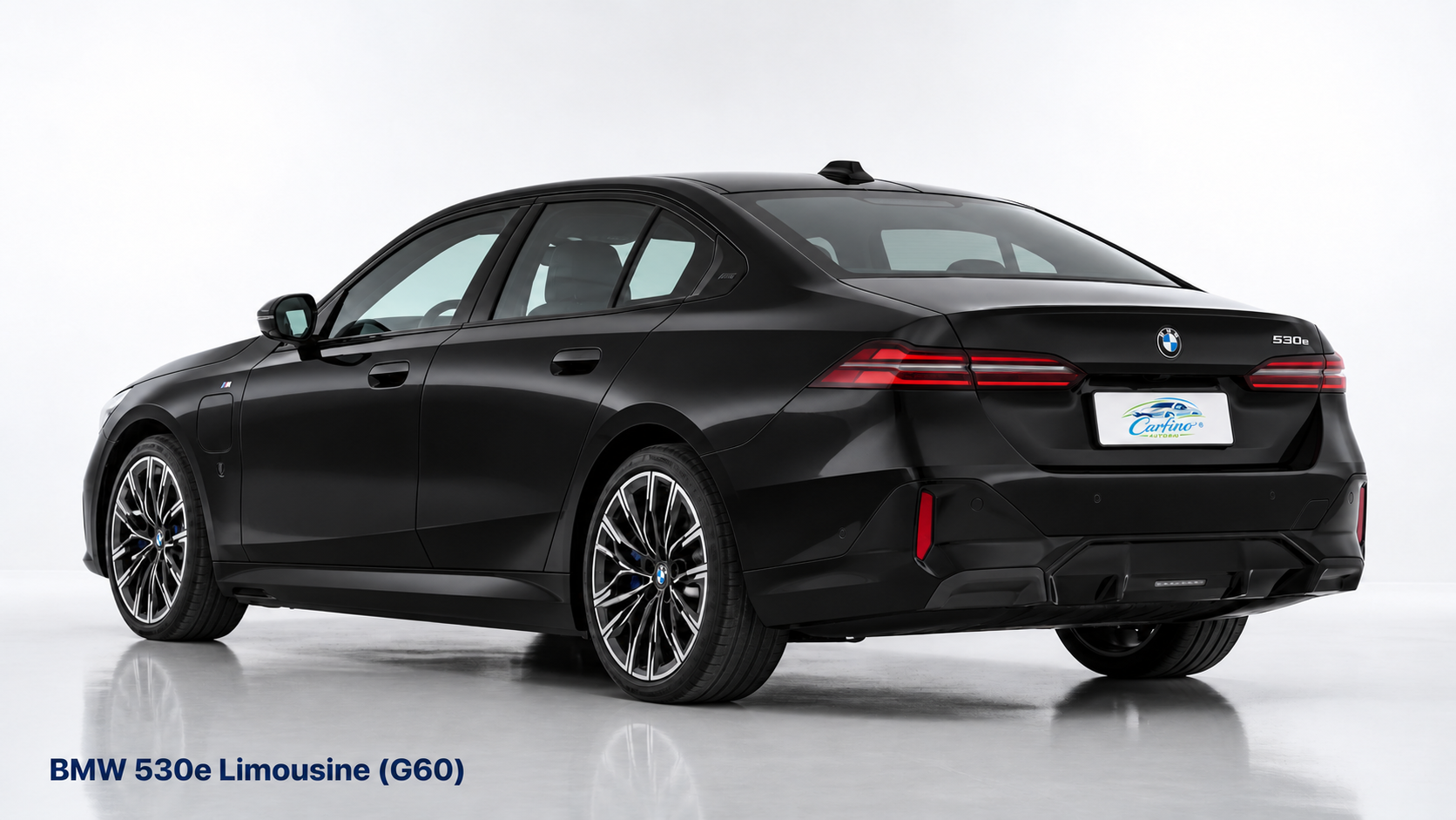 BMW 530e Limousine in Black Sapphire Metallic – Heckansicht mit Carfino-Kennzeichen und Modellbezeichnung