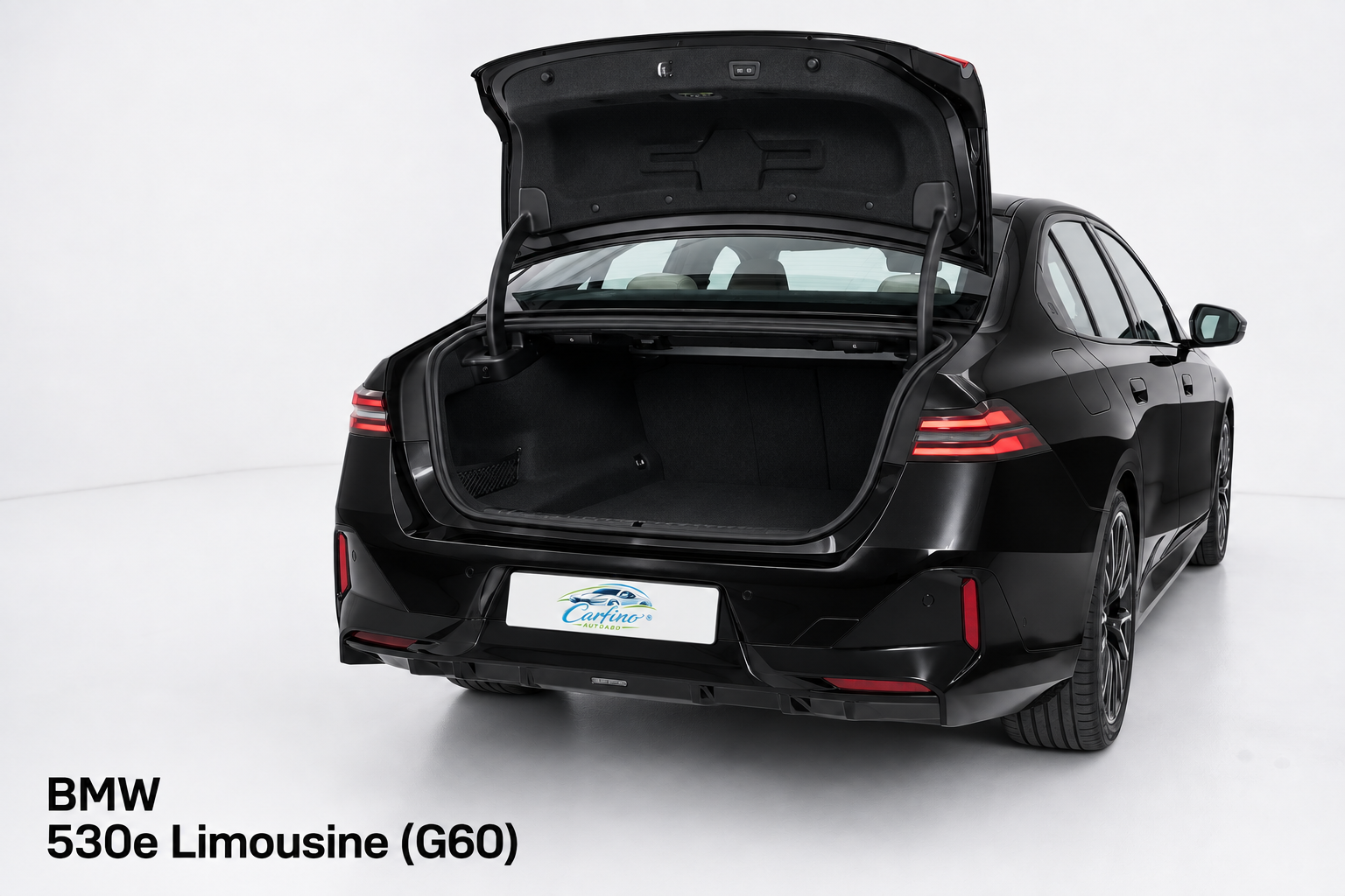 BMW 530e Limousine – Gepäckraum mit Carfino-Kennzeichen und Modellbezeichnung