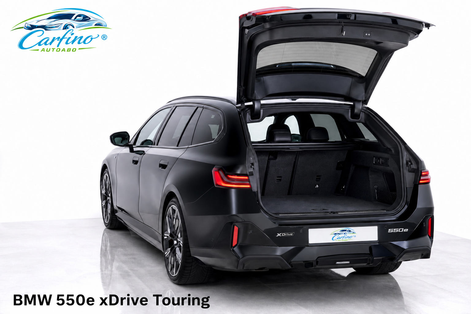 BMW 550e xDrive Touring – Gepäckraum mit Modellbezeichnung