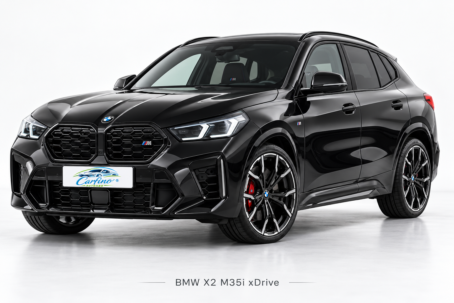 BMW X2 M35i xDrive in Black Sapphire Metallic – Studioansicht mit Carfino-Kennzeichen