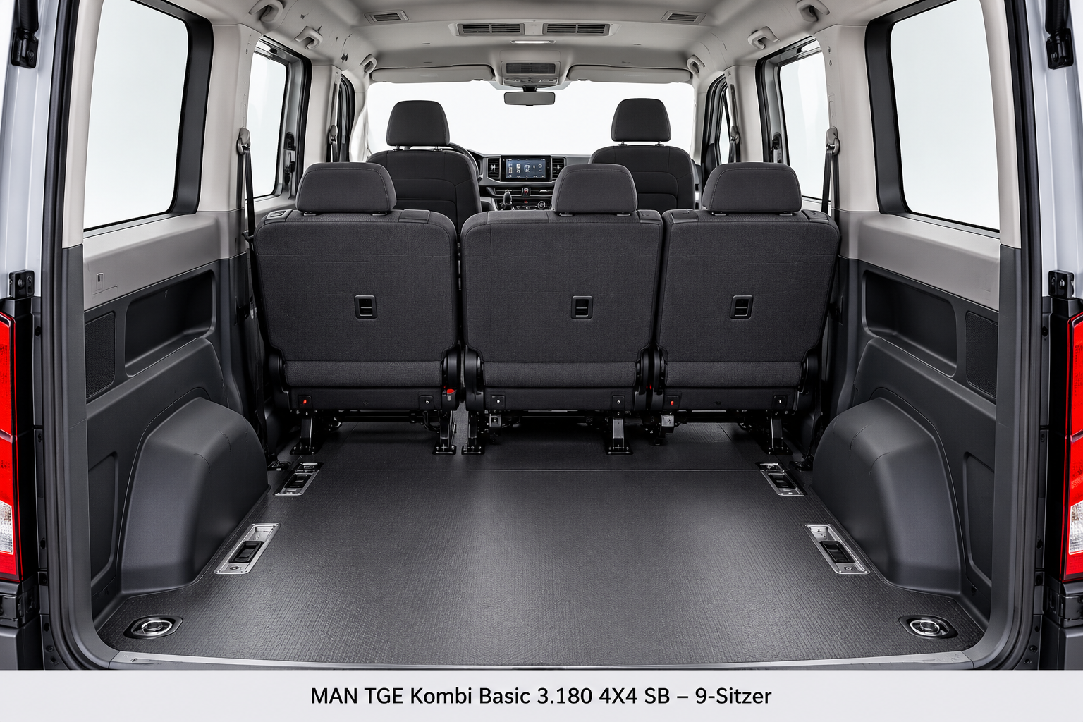 MAN TGE Kombi Basic 3.180 4X4 SB in Ascotgrau – Studioansicht mit Carfino-Kennzeichen
