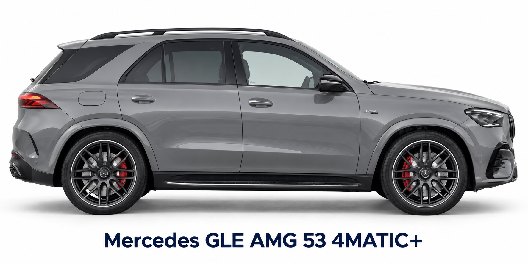 Mercedes GLE AMG 53 4MATIC+ in Alpingrau – Seitenansicht im Studio mit Modellbezeichnung