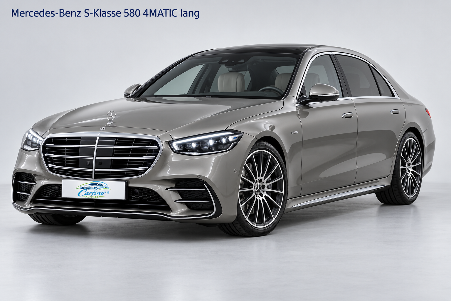 Mercedes-Benz S-Klasse 580 4MATIC lang in Warmgrey Uni – Frontansicht mit Carfino-Kennzeichen und Modellbezeichnung