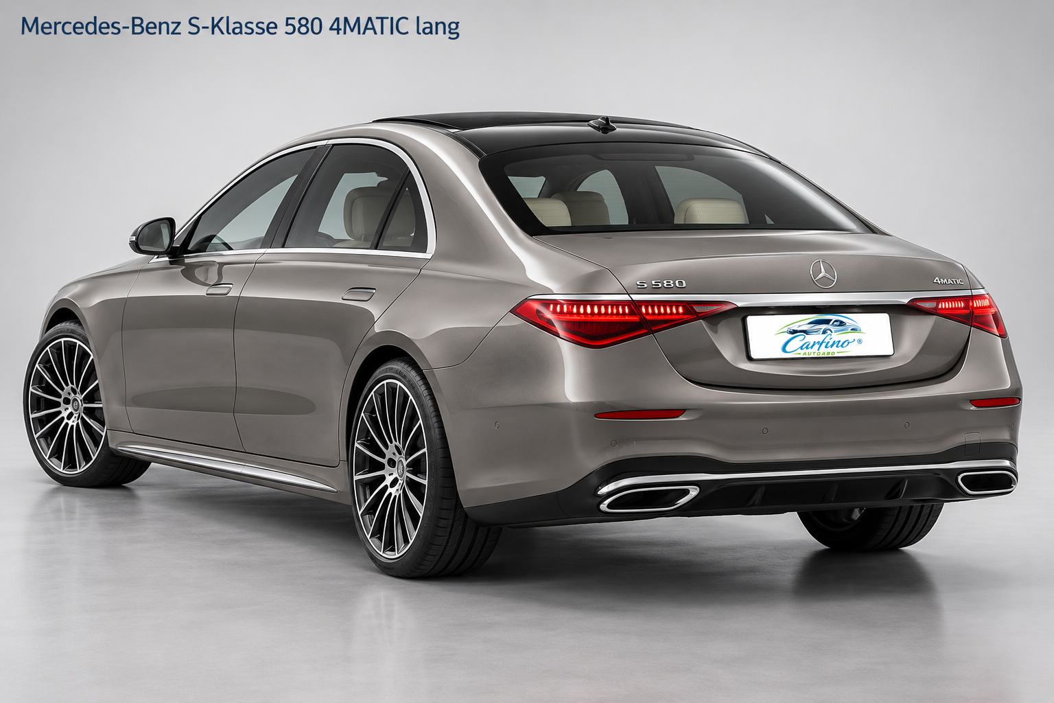 Mercedes-Benz S-Klasse 580 4MATIC lang in Warmgrey Uni – Heckansicht mit Carfino-Kennzeichen und Modellbezeichnung