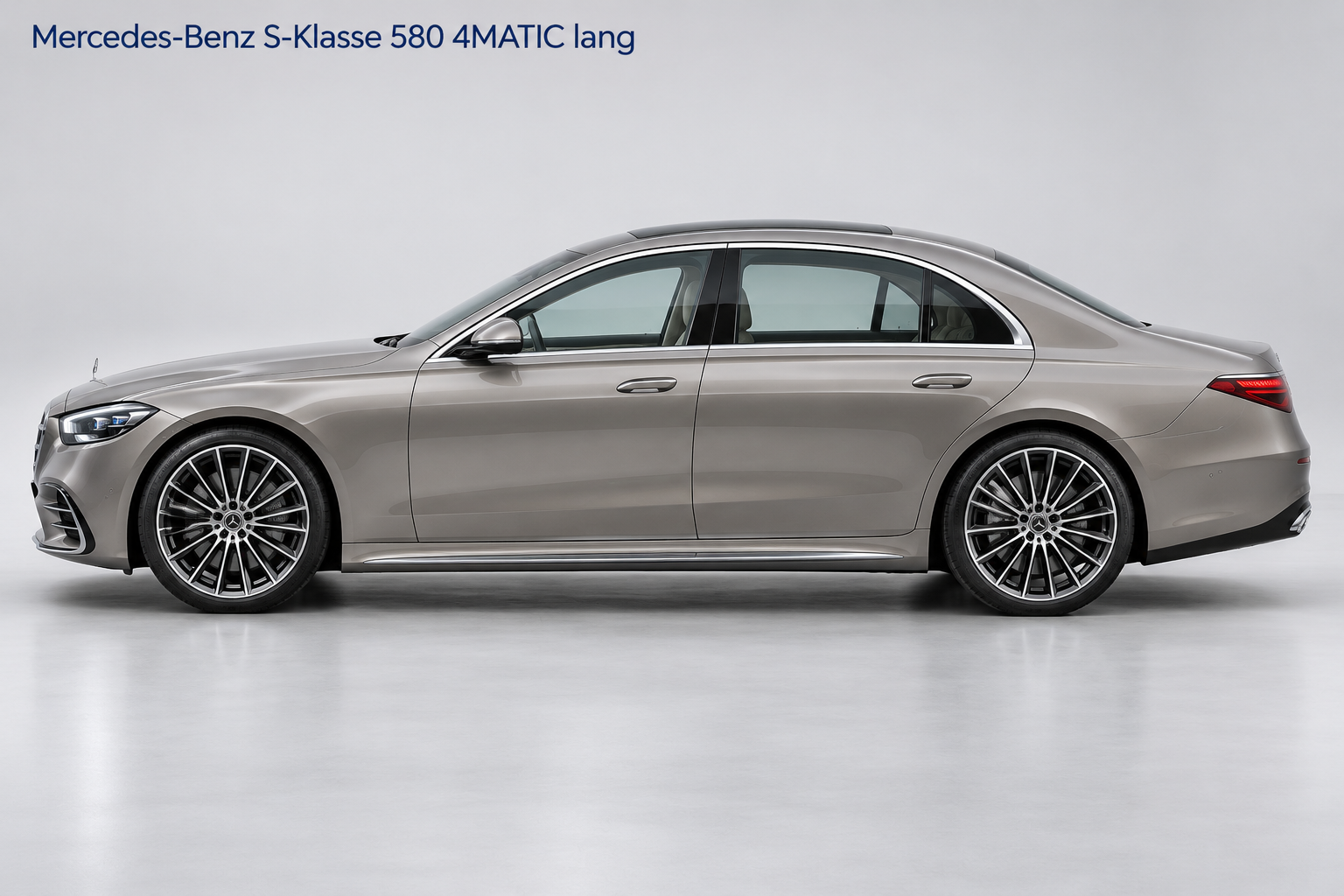Mercedes-Benz S-Klasse 580 4MATIC lang in Warmgrey Uni – Seitenansicht mit Modellbezeichnung