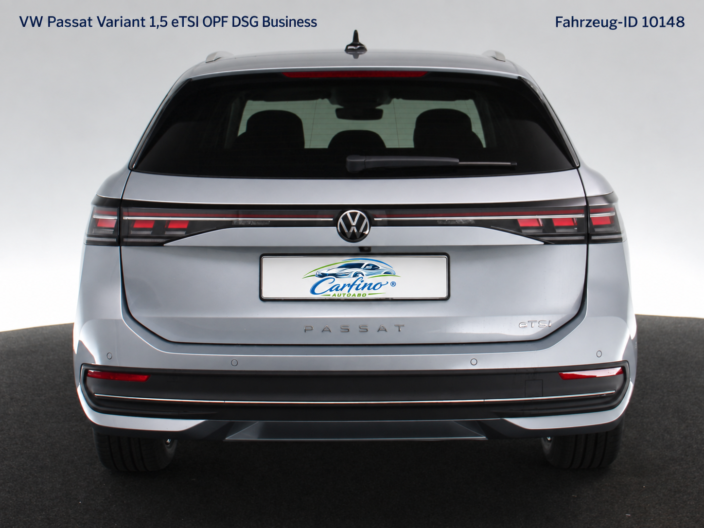 VW Passat Variant 1,5 eTSI OPF DSG Business Heckansicht im Studio