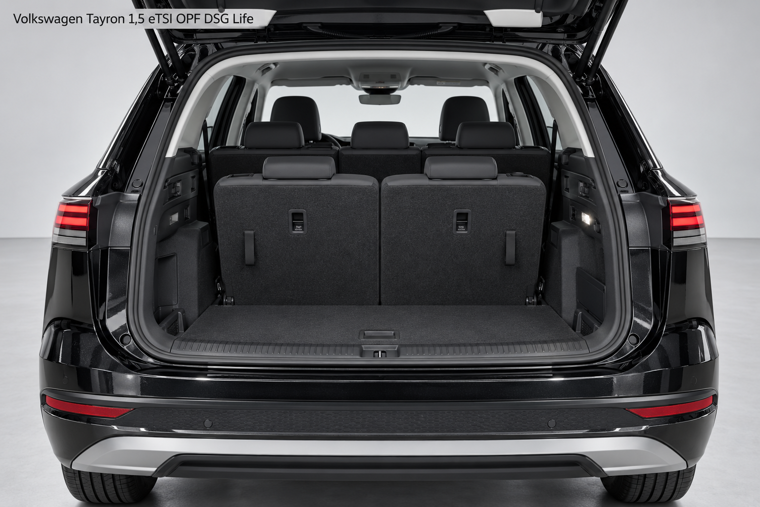 Volkswagen Tayron 1,5 eTSI OPF DSG Life – Gepäckraum und sieben Sitzplätze mit Modellbezeichnung